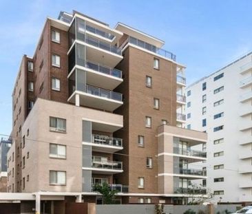 Quality 2 Bedroom Security Apartment - Photo 6