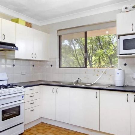 SPACIOUS TWO-BEDROOM APARTMENT! - Photo 3