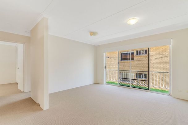 CENTRAL COOLANGATTA TWO BEDROOM UNIT - Photo 1