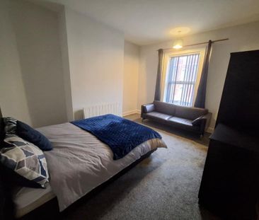 1 bedroom in a house share to rent - Photo 1