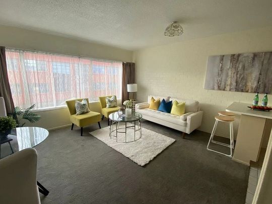 Sunny City Fringe Apartment | Carpark Included | - Photo 1