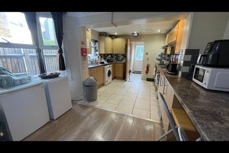 Room in a Shared House, Spurling Road, SE22 - Photo 3