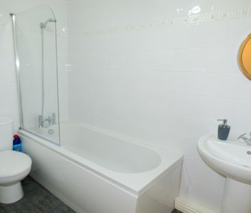 2 bed apartment to rent in Windsor Court, Felling, NE10 - Photo 4