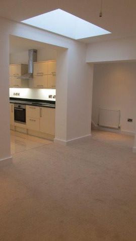 3 bedroom flat to rent - Photo 2