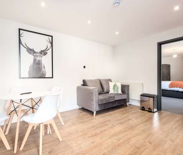 OX Living is proud to present this high-quality 9-bedroom co-living... - Photo 1