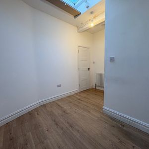 Room in a Shared Flat, Stoke Newington High Street, N16 - Photo 2