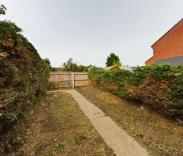 3 bedroom terraced house to rent - Photo 6