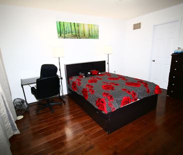 For Lease - 52 Vanhorne Close, Brampton, Ontario - Photo 2