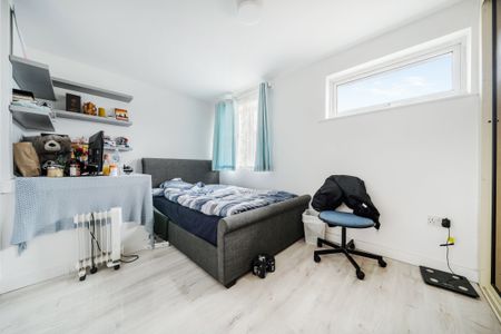 Holmcroft, Crawley - Photo 5