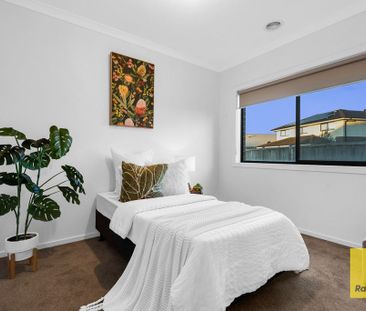 GREAT FAMILY HOME! - Photo 5