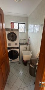 LARGE AND SPACIOUS 4 BEDROOM, 2 STORY HOUSE - Photo 4