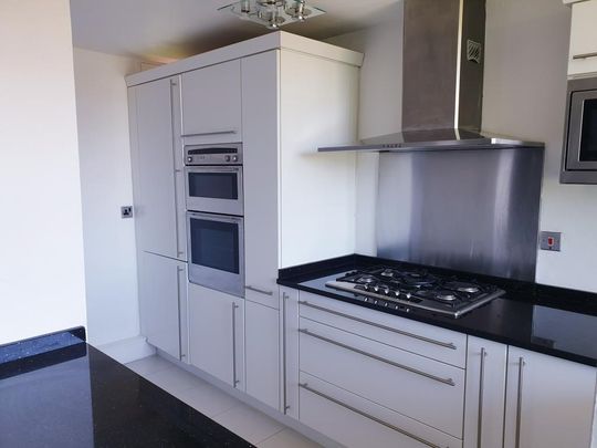 3 bedroom apartment to rent - Photo 1