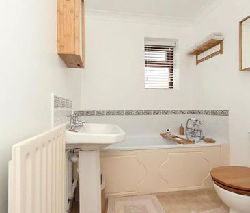 3 bedroom detached house to rent - Photo 2