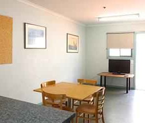 6 Bedroom Apartment - Photo 3