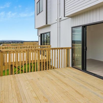 Lovely modern home! - Photo 1