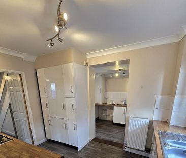 3 bedroom semi-detached house to rent - Photo 5