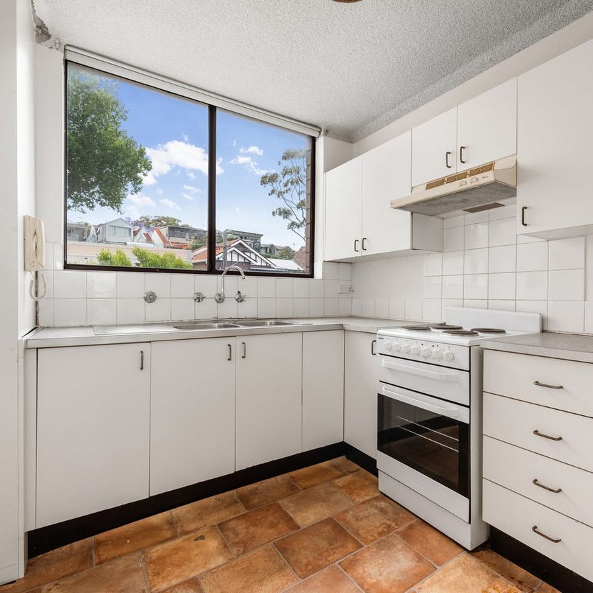 Elevated two-bedroom apartment with water views - Photo 1