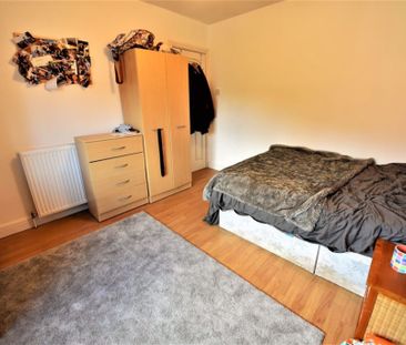 3 bedroom House in Mayville Avenue, Leeds - Photo 3