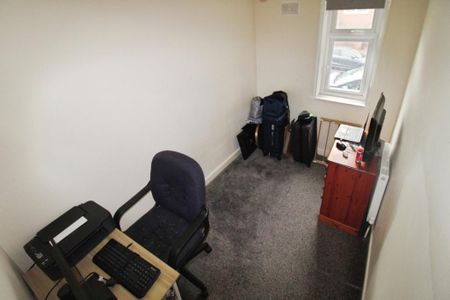 3 bedroom end of terrace house to rent - Photo 5