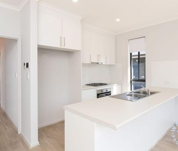 COZY HOME IN GREAT LOCATION - Photo 2