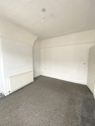 3 Bed Terraced House, Walsingham Road, CH44 - Photo 1