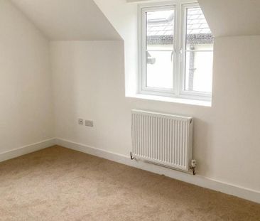 4 bedroom detached house to rent - Photo 2