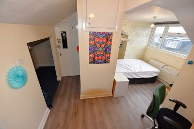 6 bedroom House in Chiswick Street, Leeds - Photo 2