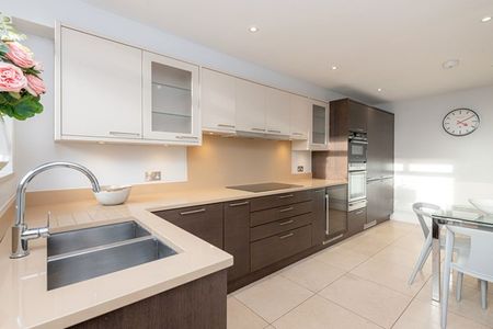 4 Bedroom House - Photo 2