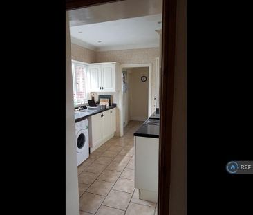 1 bedroom in a house share to rent - Photo 6