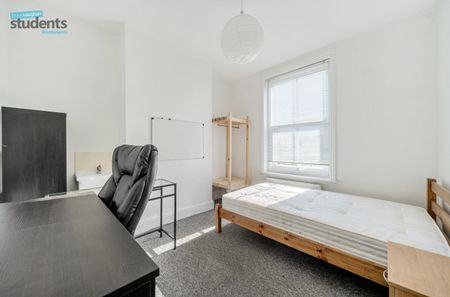 6 bedroom terraced house to rent - Photo 2