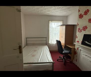 1 Bed Flat, Caulfield Road, E6 - Photo 1