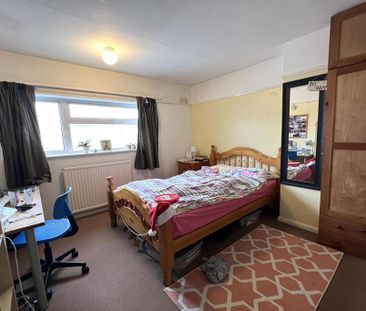 4 bedroom semi-detached house to rent - Photo 2