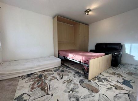 Studio to rent - Photo 3