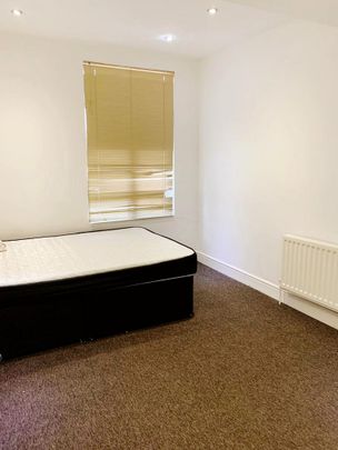 8 bedroom terraced house to rent - Photo 1