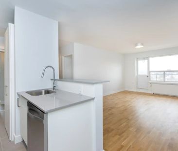 111 Lawton Boulevard — 2 Bedroom - unit PH04 - Photo 5