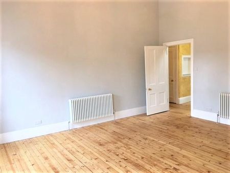 3 bedroom flat to rent - Photo 4