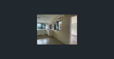 Modern 1-Bedroom Flat – Steps from the Water & Sandgate Village! - Photo 3