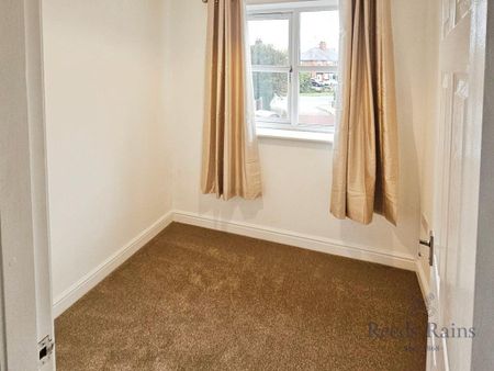 3 bedroom end of terrace house to rent - Photo 3