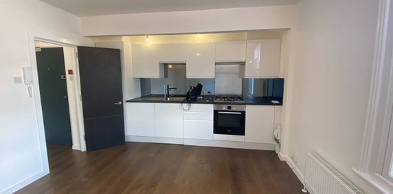 1 Bed Flat, Holmesdale Road, SE25 - Photo 2