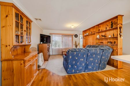 Family Home with large Powered Workshop - Plus Shed - Photo 2