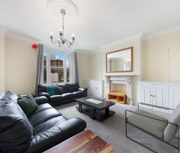 3 bedroom flat to rent - Photo 4