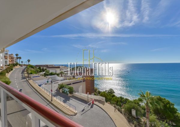 Large reformed apartment with magnificent sea views in front of the Mascarat Beach, Altea, Alicante