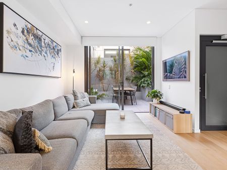 Luxury Tri-Level Living in the Heart of Alexandria - Photo 2