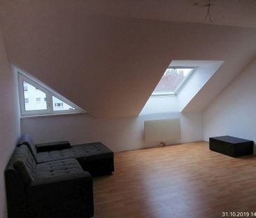 Helle 2 Zimmer Dachgeschosswohnung mit Loggia und zugehörigen Stell... - Photo 5