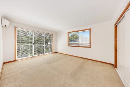 Elegant Family Oasis in Prime Location - Photo 3