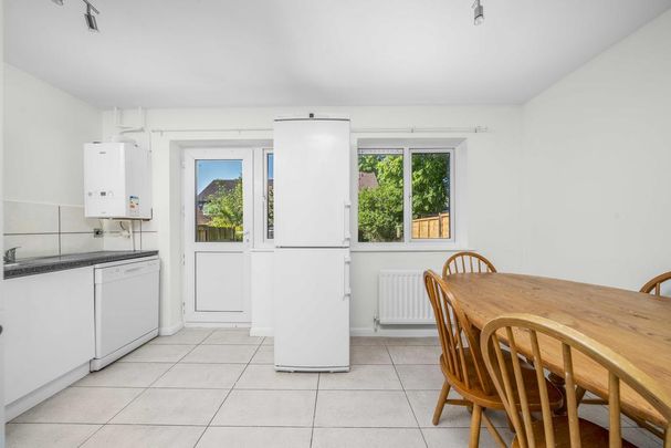 3 bedroom terraced house to rent - Photo 1