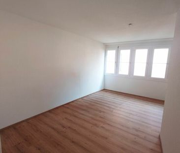 Grosszügige 2-Zimmer-Maisonette-Wohnung in Volketswil - Photo 5