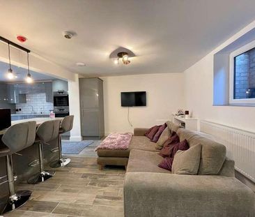 Swinton, M27 - Photo 1