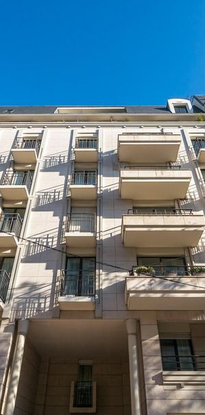 location Appartement T3 DE 71.9m² À ISSY LES MOULINEAUX - Photo 1