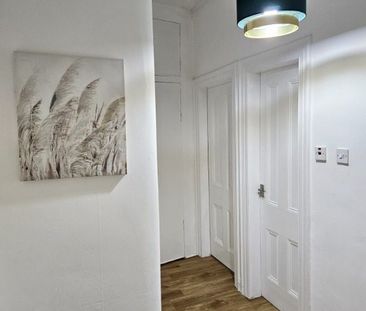 2 Bedroom Property in Balgair Terrace - Photo 4